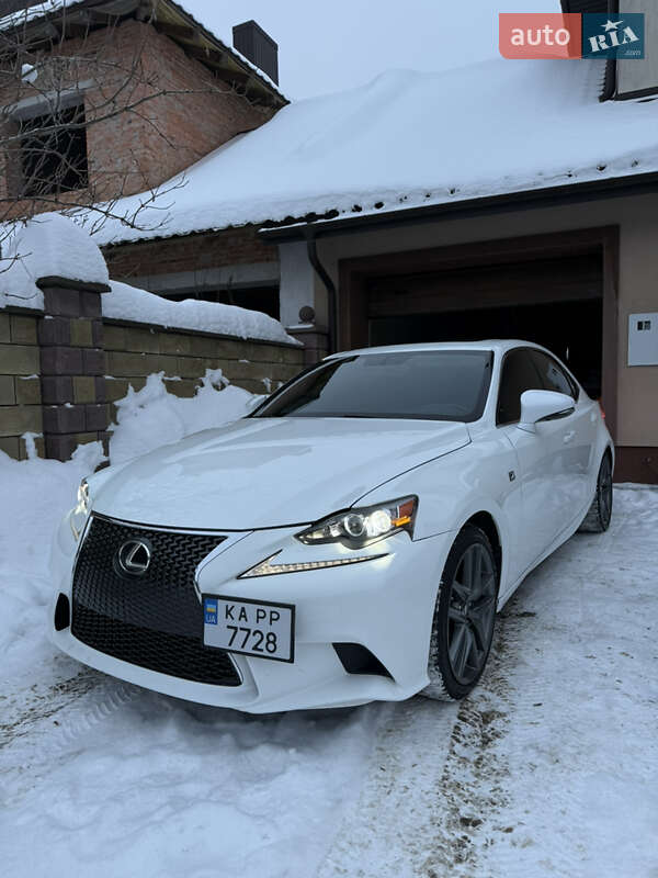 Седан Lexus IS 2015 в Ровно