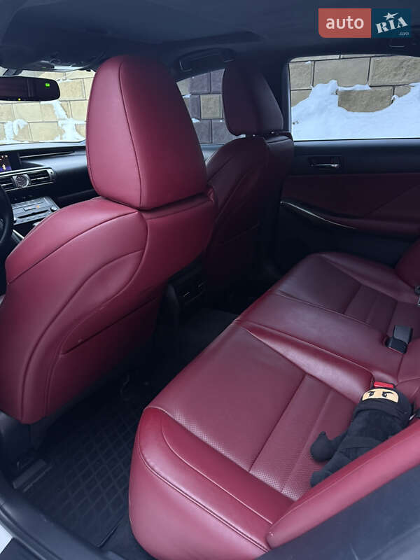 Седан Lexus IS 2015 в Ровно