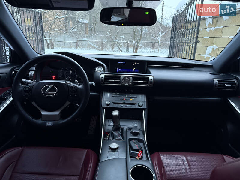 Седан Lexus IS 2015 в Ровно