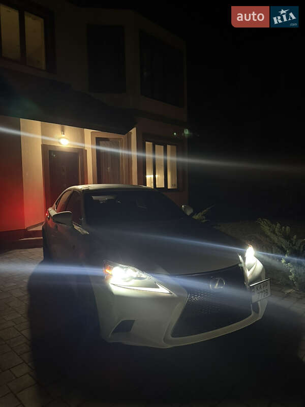 Седан Lexus IS 2015 в Ровно