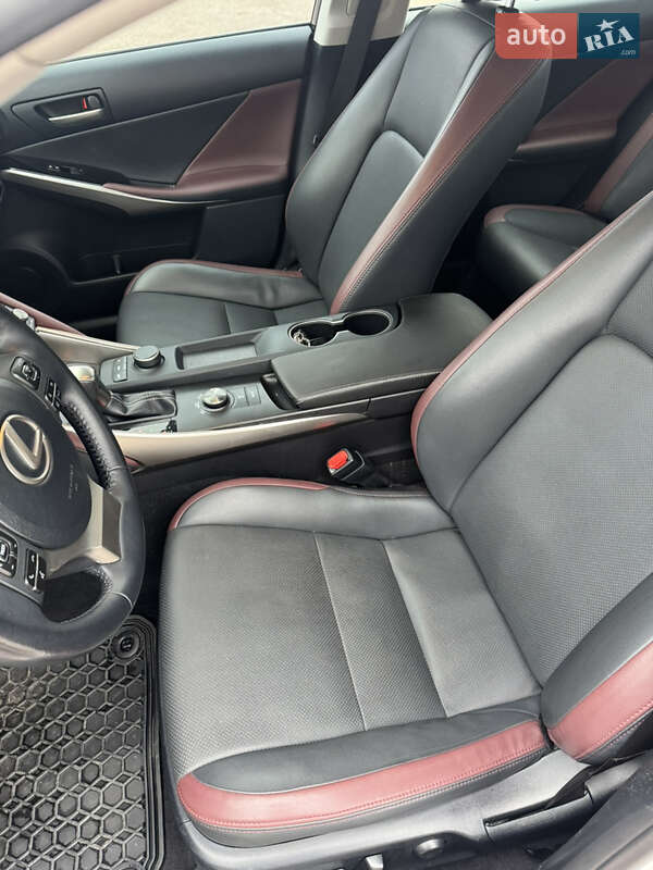 Седан Lexus IS 2016 в Киеве