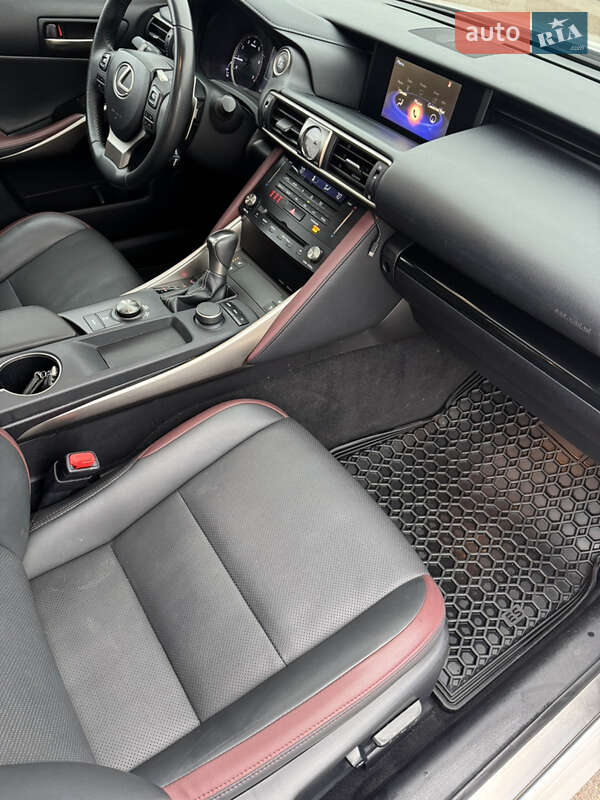 Седан Lexus IS 2016 в Киеве