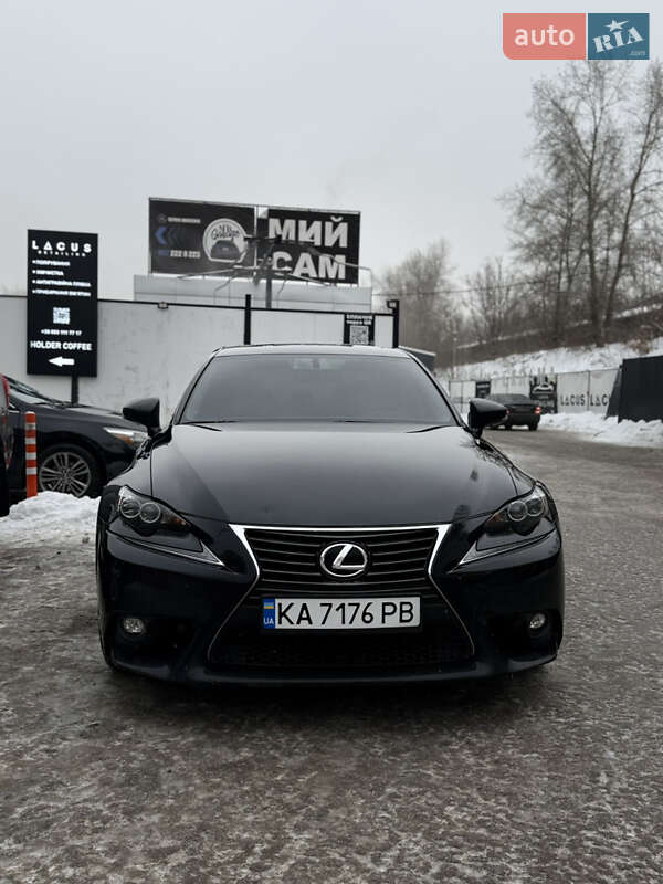 Седан Lexus IS 2015 в Киеве