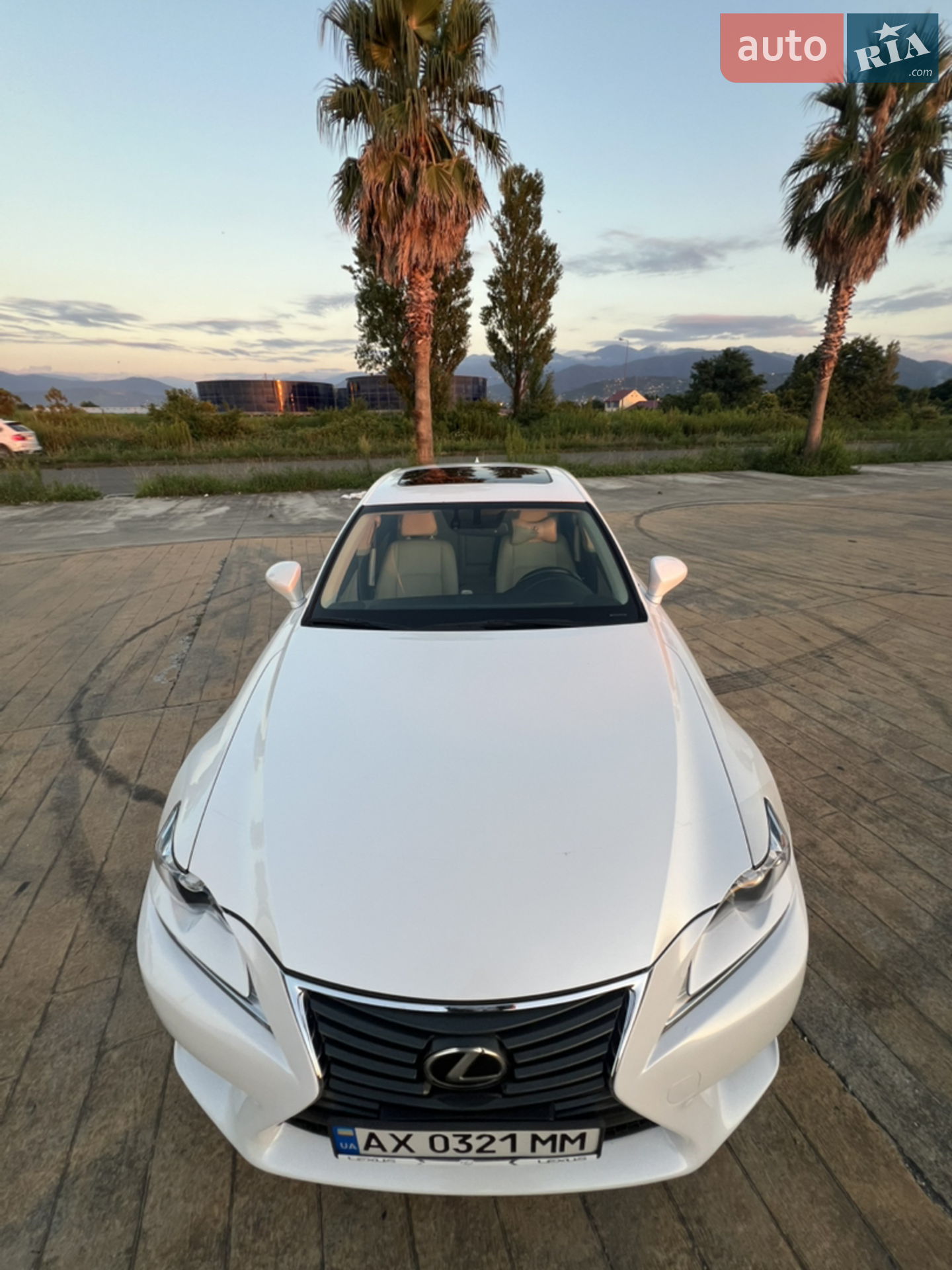 2016 Lexus IS - мініатюра 3