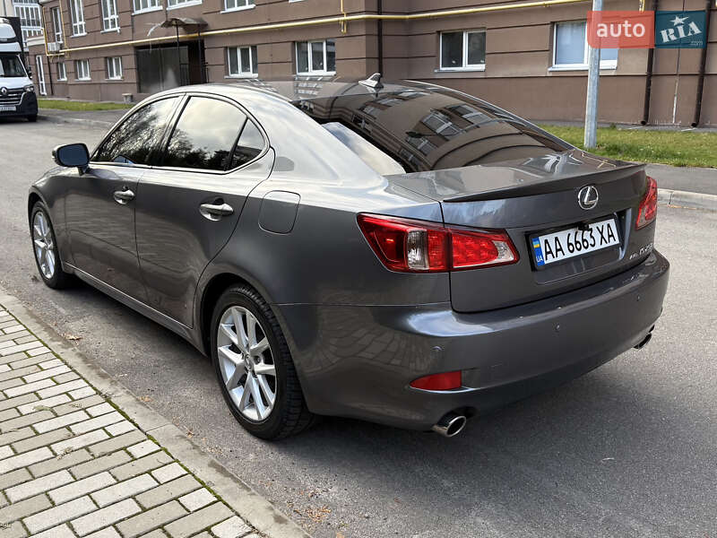Седан Lexus IS 2012 в Львове