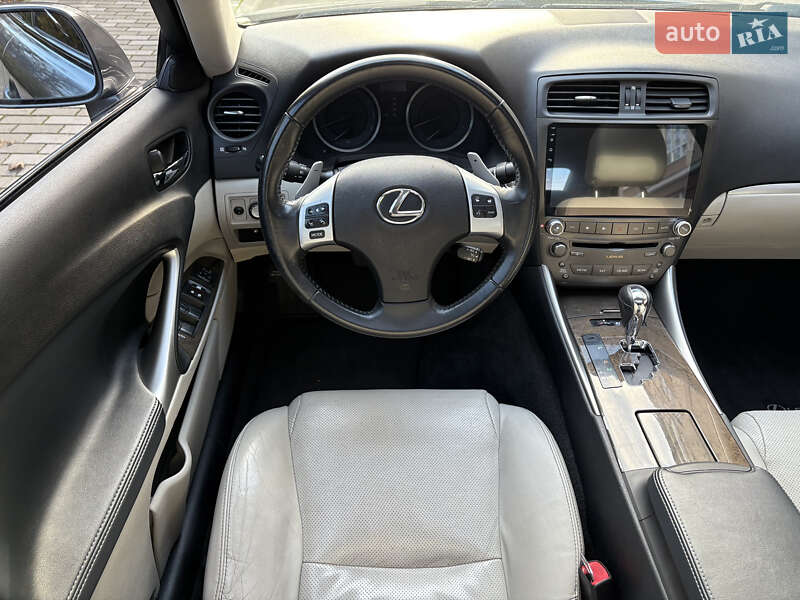 Седан Lexus IS 2012 в Львове