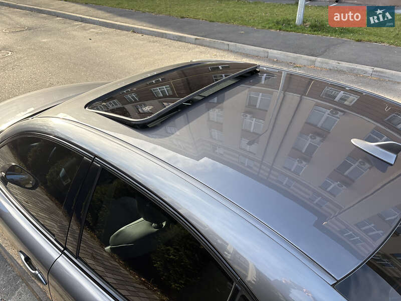 Седан Lexus IS 2012 в Львове