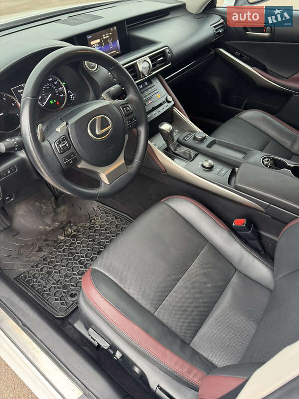 Седан Lexus IS 2016 в Києві фото 24 Седан Lexus IS 2016 в Києві