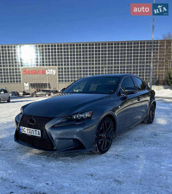 Седан Lexus IS 2015 в Луцке