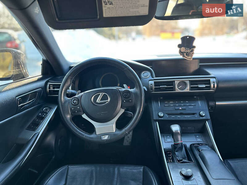 Седан Lexus IS 2015 в Луцке