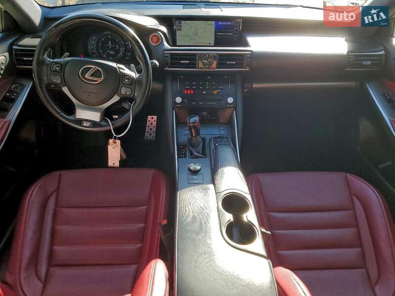 Седан Lexus IS 2018 в Львове