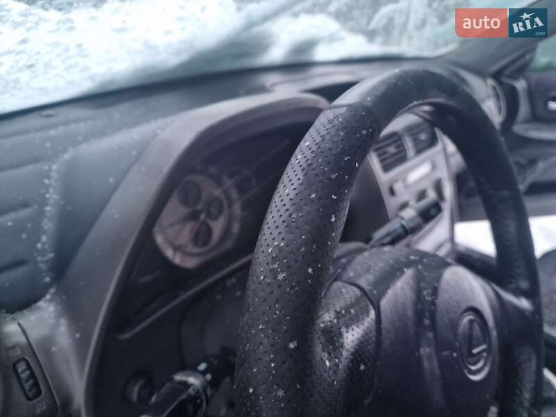 Седан Lexus IS 1999 в Каменском
