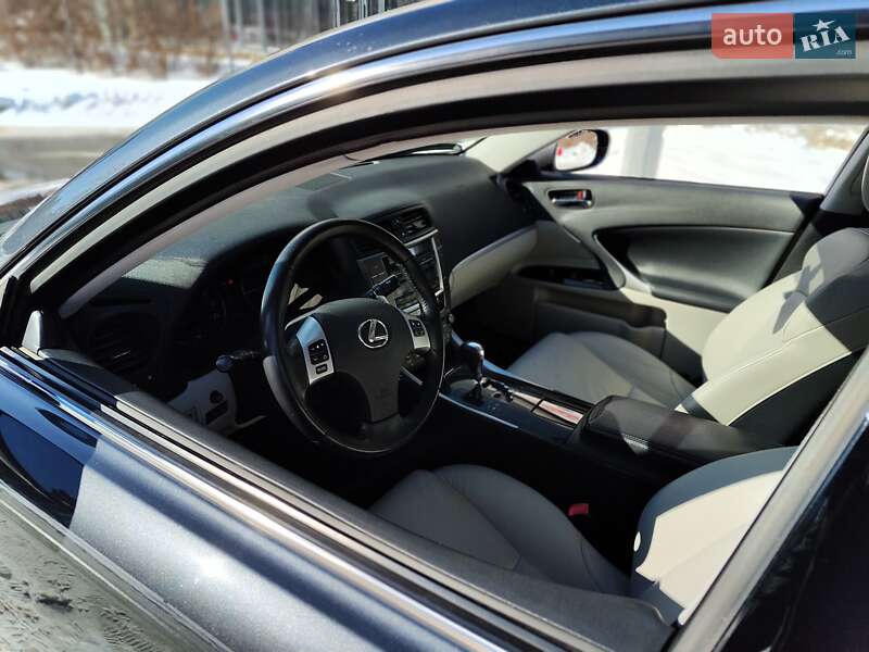 Седан Lexus IS 2011 в Києві фото 34 Седан Lexus IS 2011 в Києві