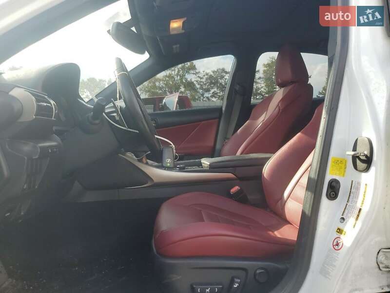 Седан Lexus IS 2014 в Львове