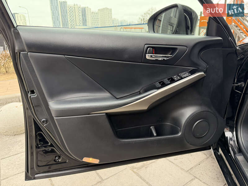 Седан Lexus IS 2015 в Киеве фото 13 Седан Lexus IS 2015 в Киеве