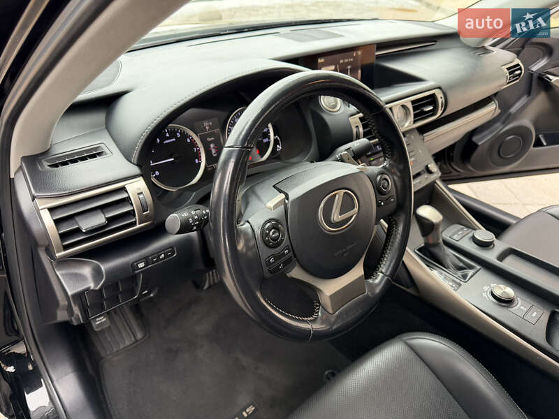 Седан Lexus IS 2015 в Киеве фото 17 Седан Lexus IS 2015 в Киеве