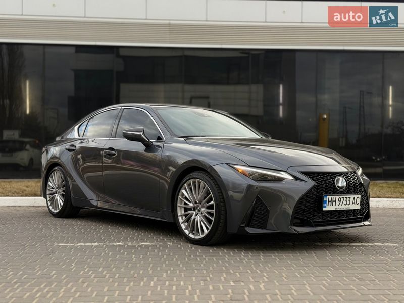 Седан Lexus IS 2023 в Одесі