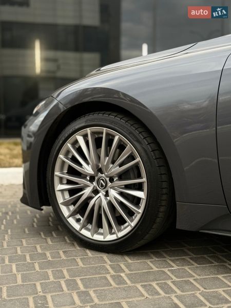 Седан Lexus IS 2023 в Одесі