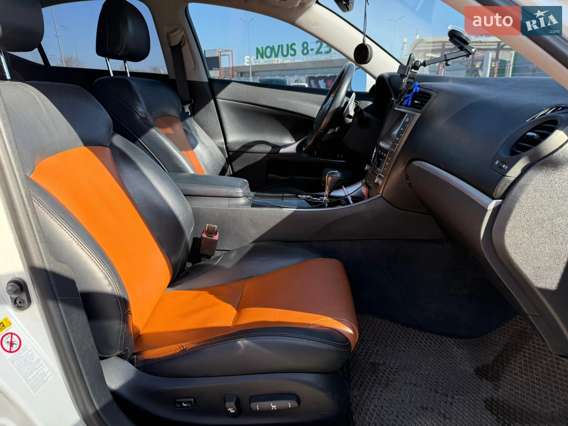 2012 Lexus IS - мініатюра 18