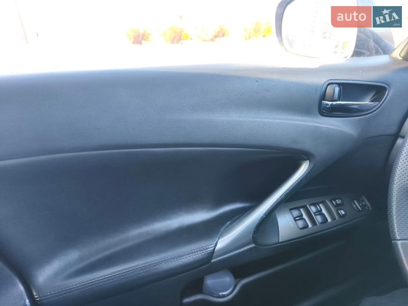 Седан Lexus IS 2008 в Полтаві