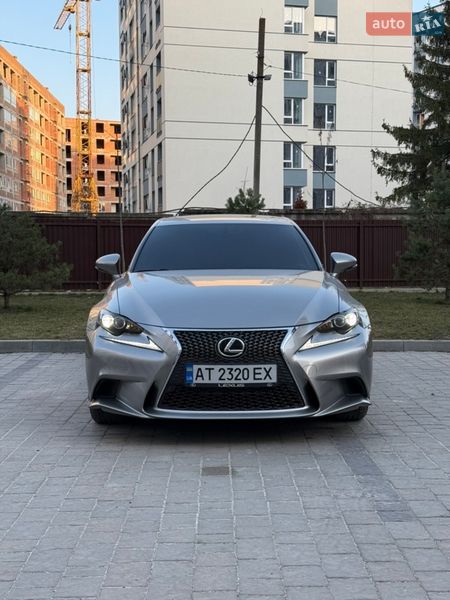 Седан Lexus IS 2015 в Коломиї