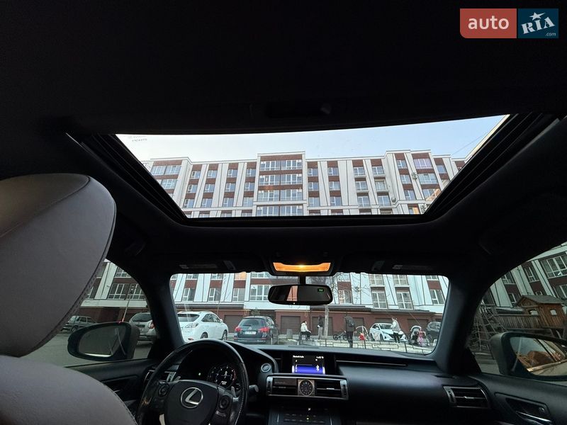 Седан Lexus IS 2015 в Коломиї