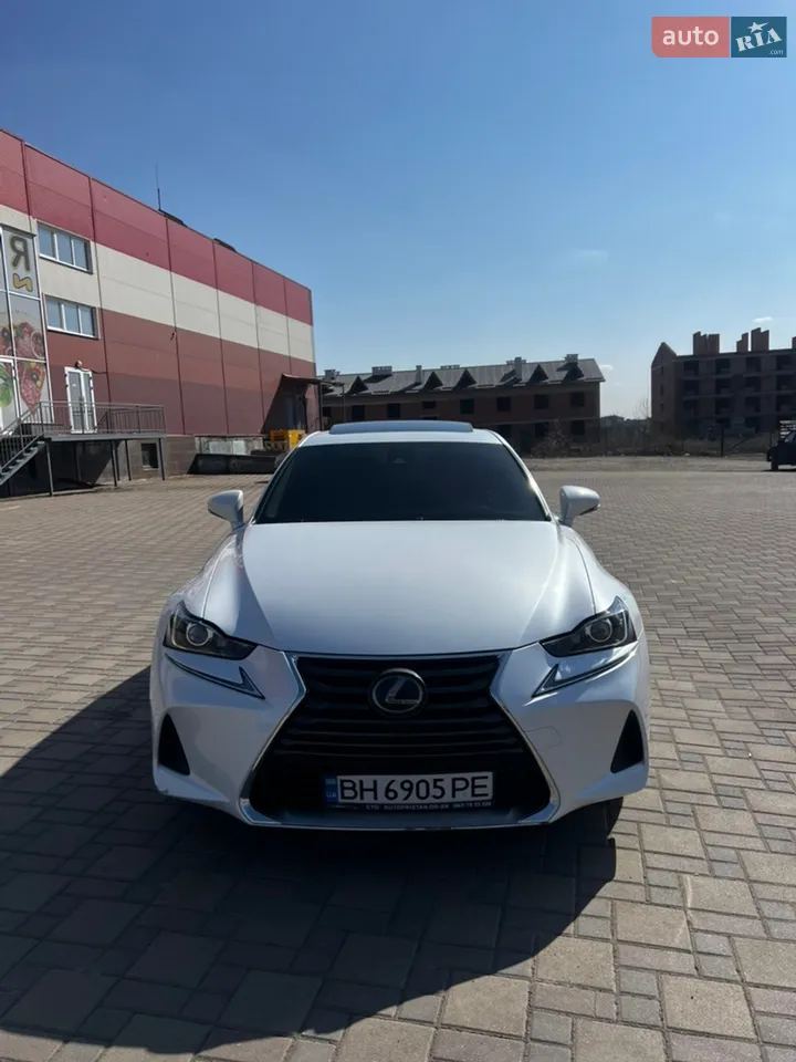 2017 Lexus IS - мініатюра 19