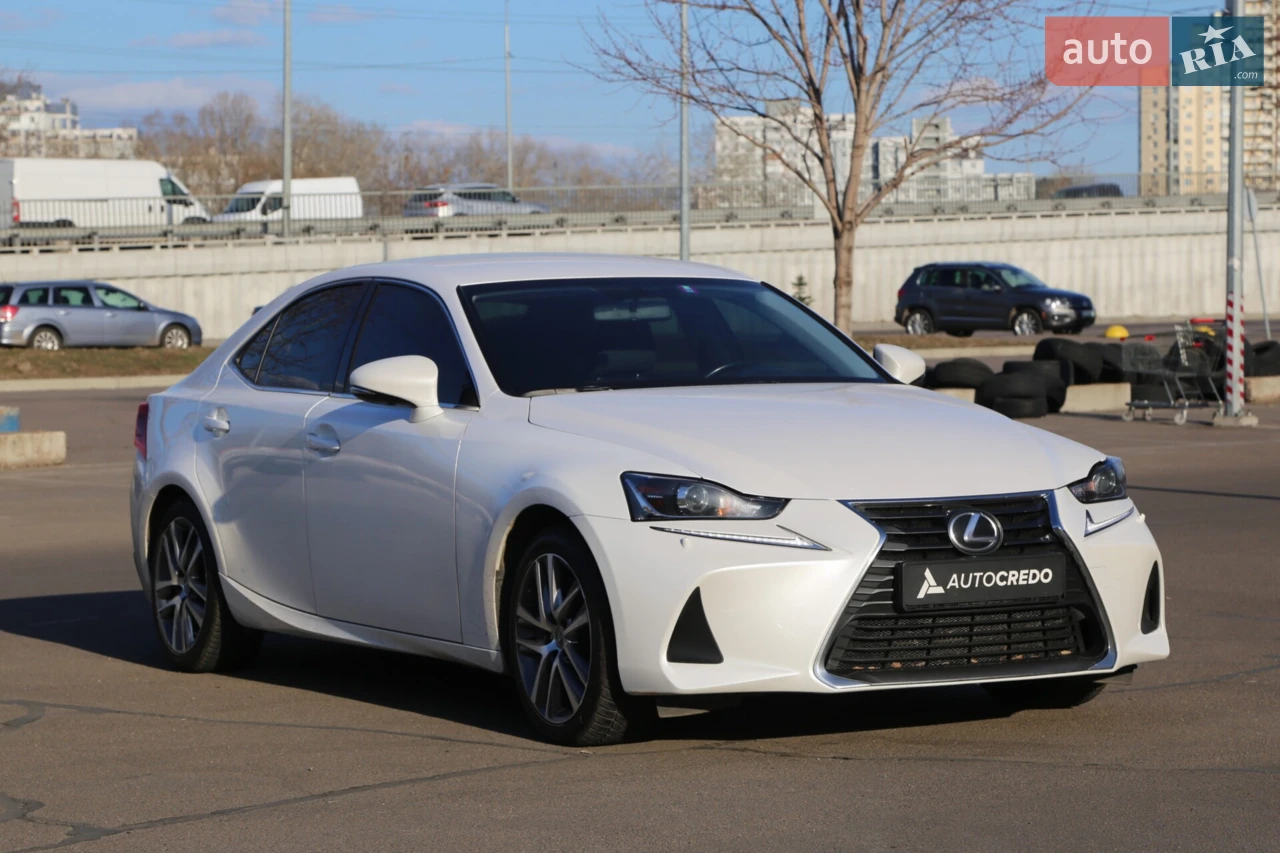 2017 Lexus IS - мініатюра 10