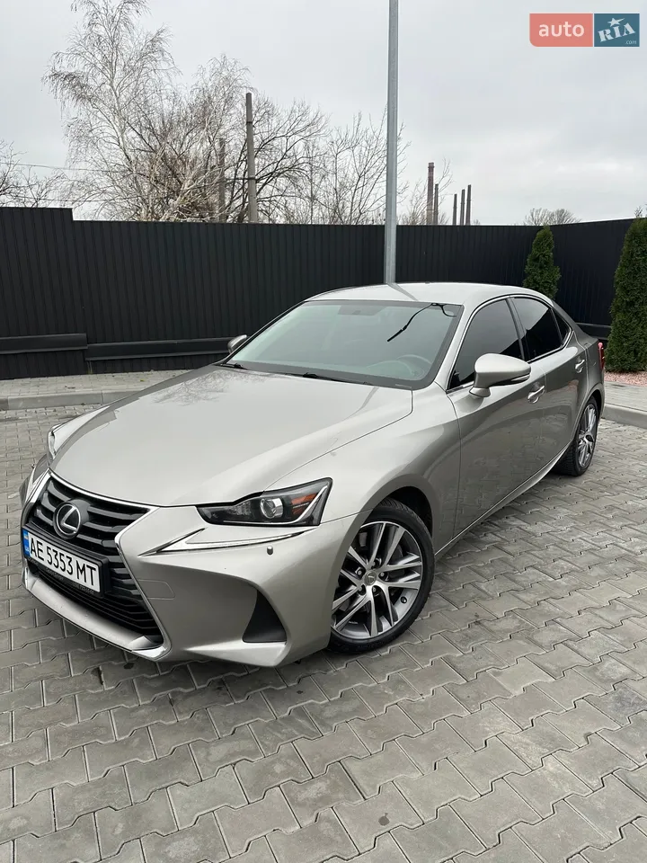 2017 Lexus IS - мініатюра 16