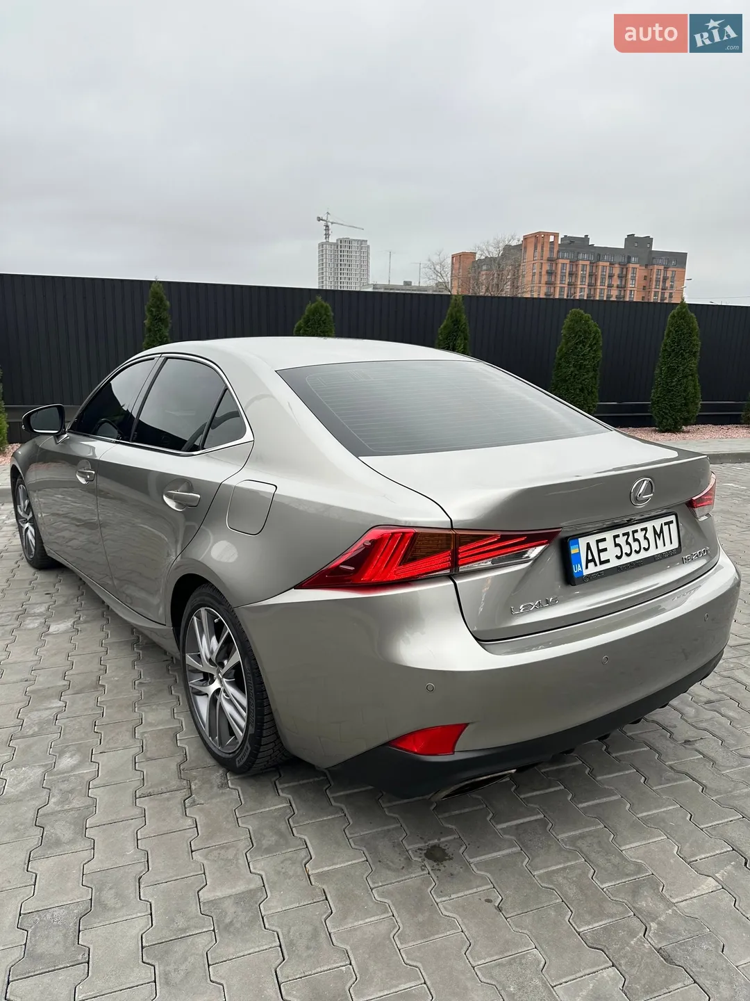 2017 Lexus IS - мініатюра 16