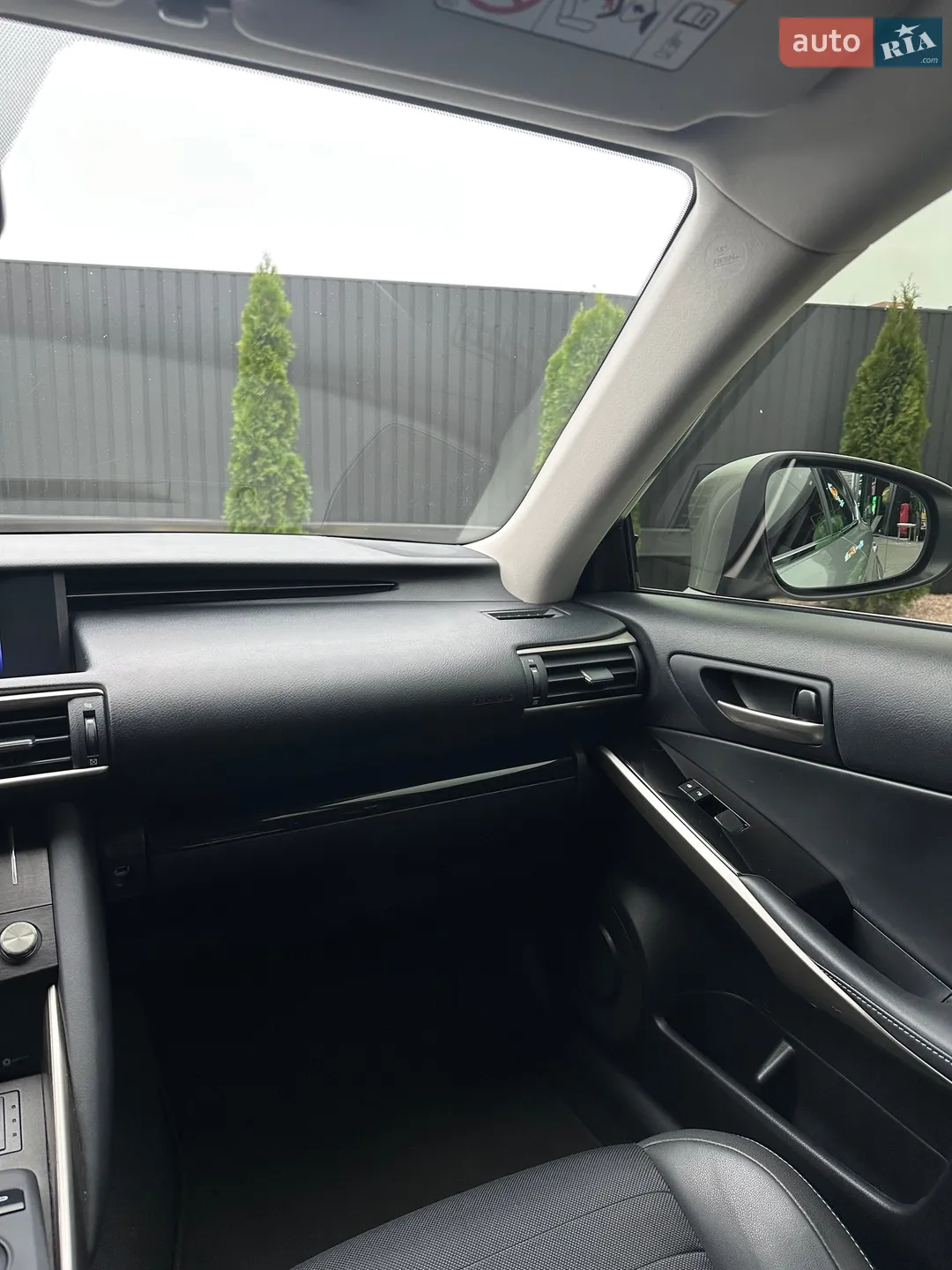 2017 Lexus IS - мініатюра 20