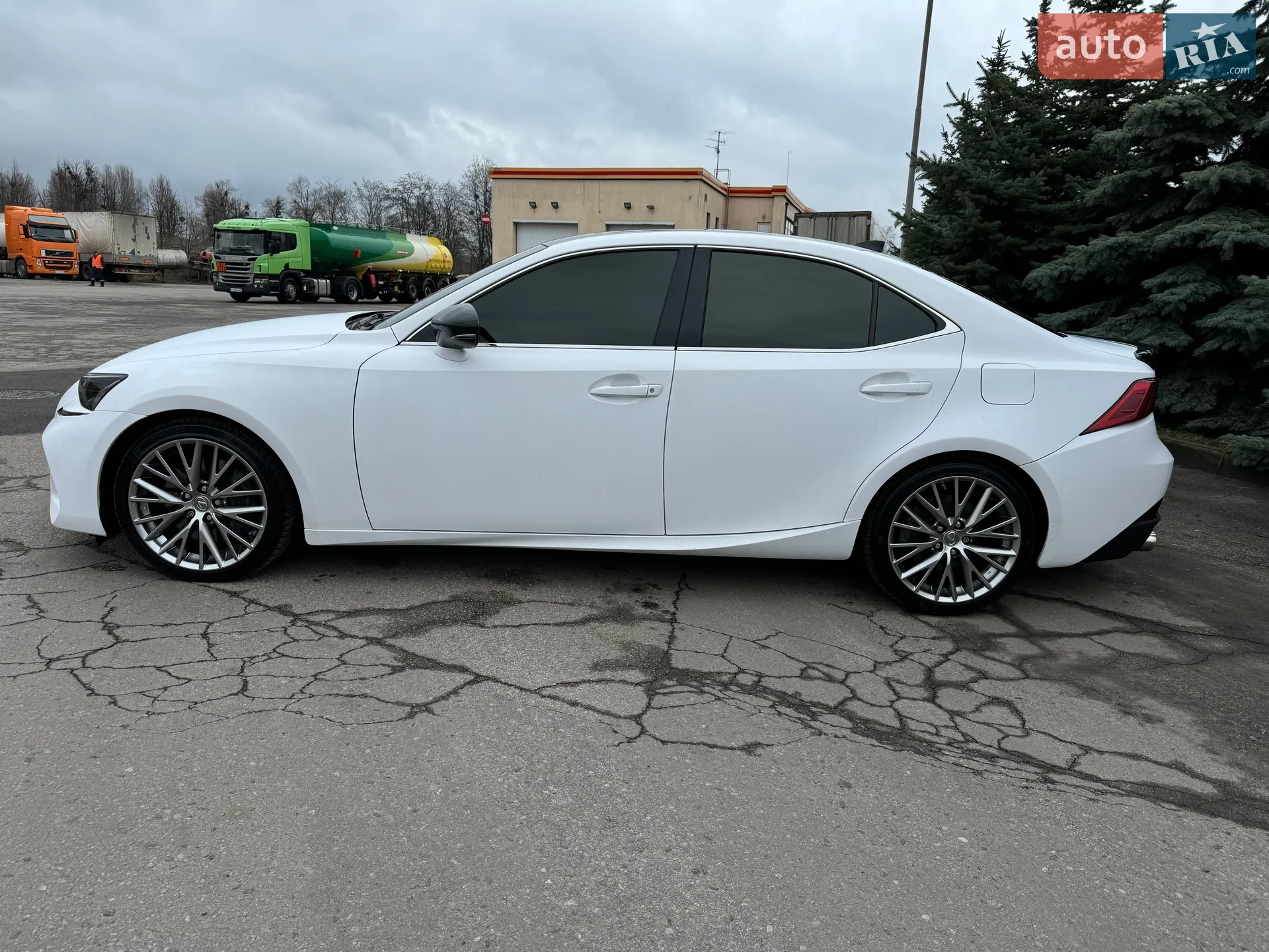 2017 Lexus IS - мініатюра 3