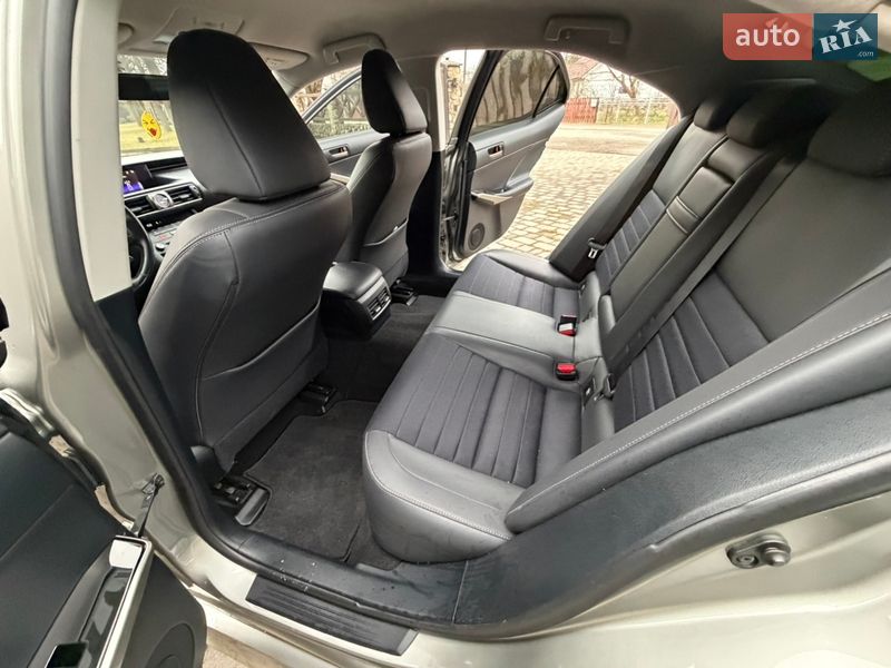 Седан Lexus IS 2017 в Калуше фото 37 Седан Lexus IS 2017 в Калуше