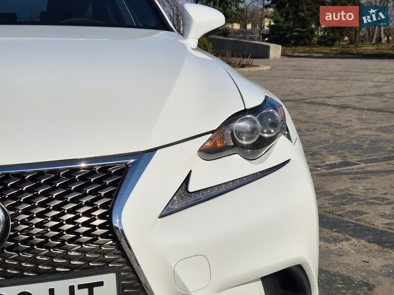 Седан Lexus IS 2016 в Черкасах