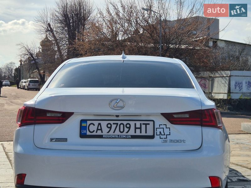 Седан Lexus IS 2016 в Черкасах