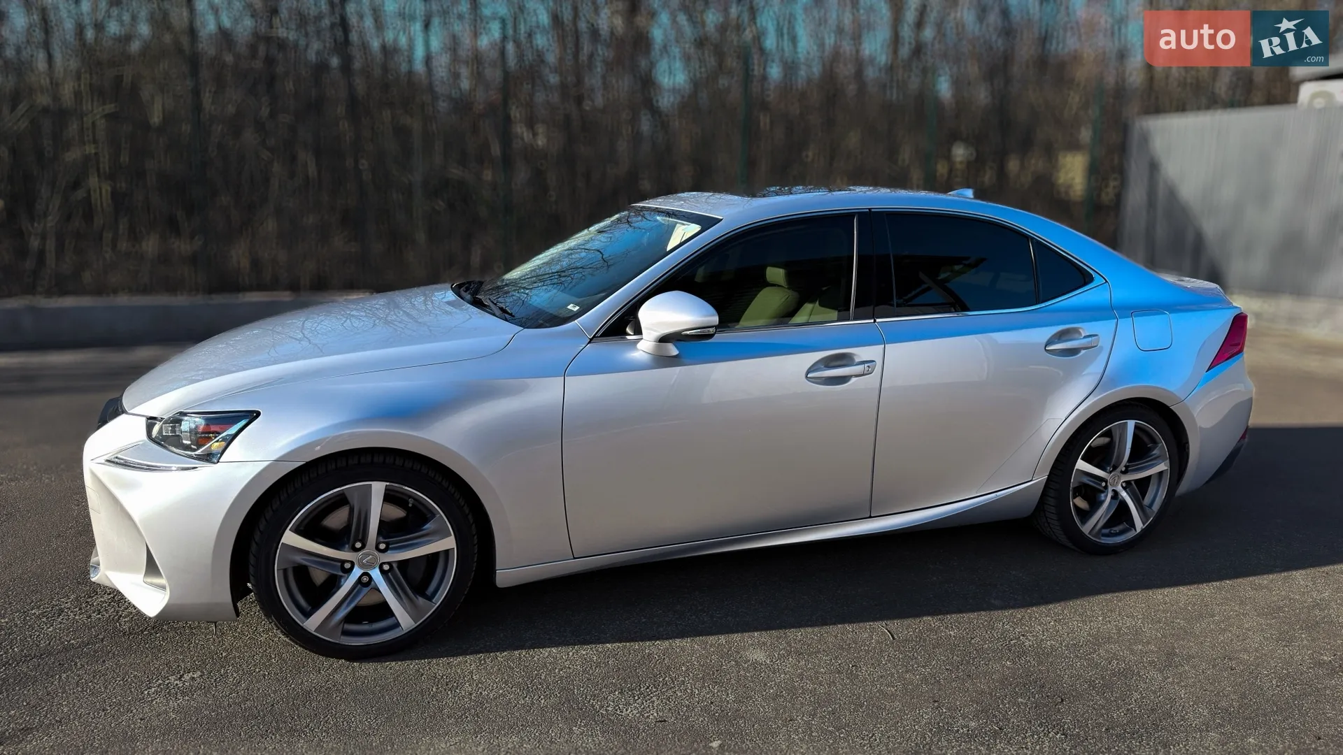 2019 Lexus IS - мініатюра 2
