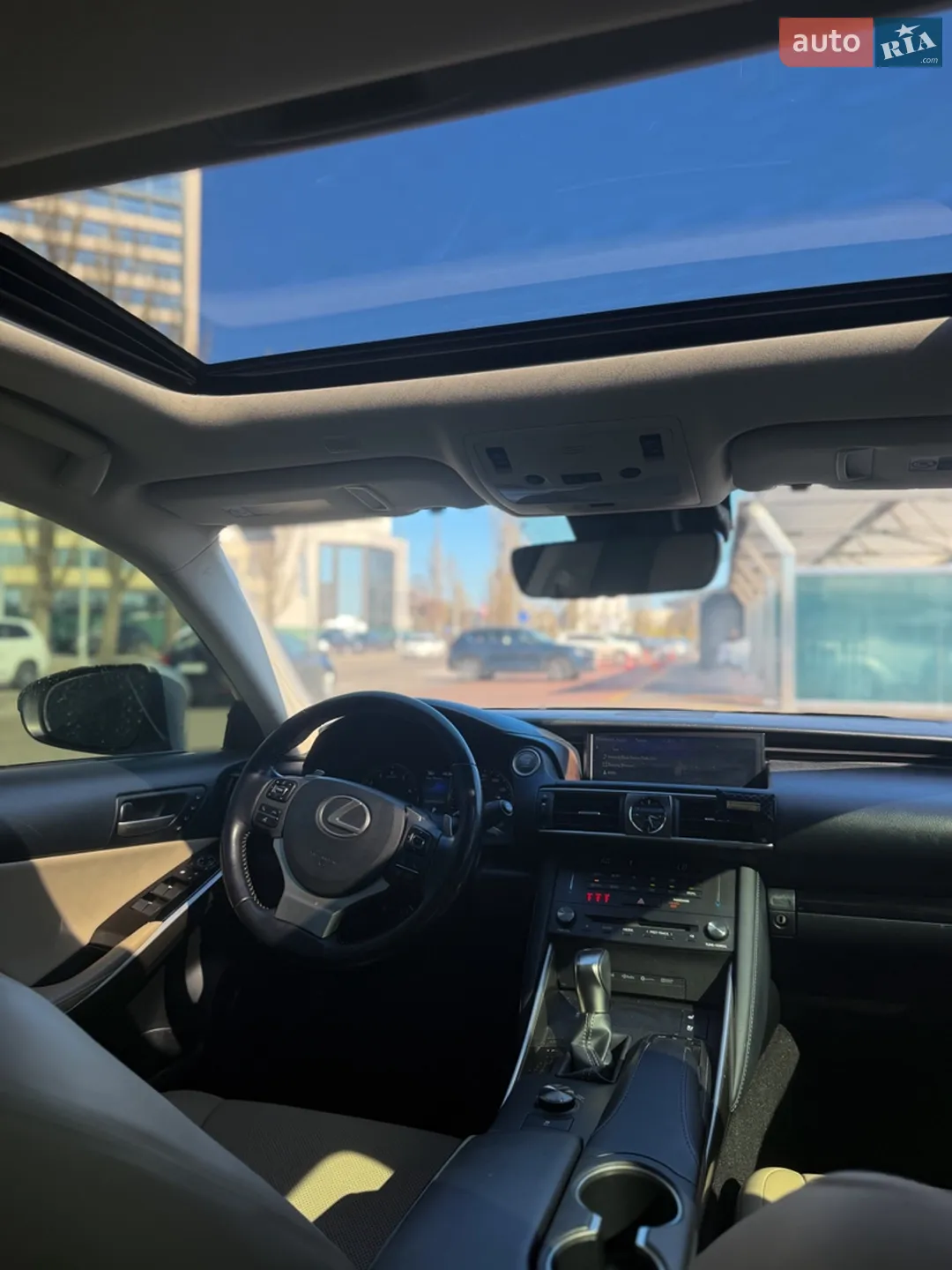 2019 Lexus IS - мініатюра 17
