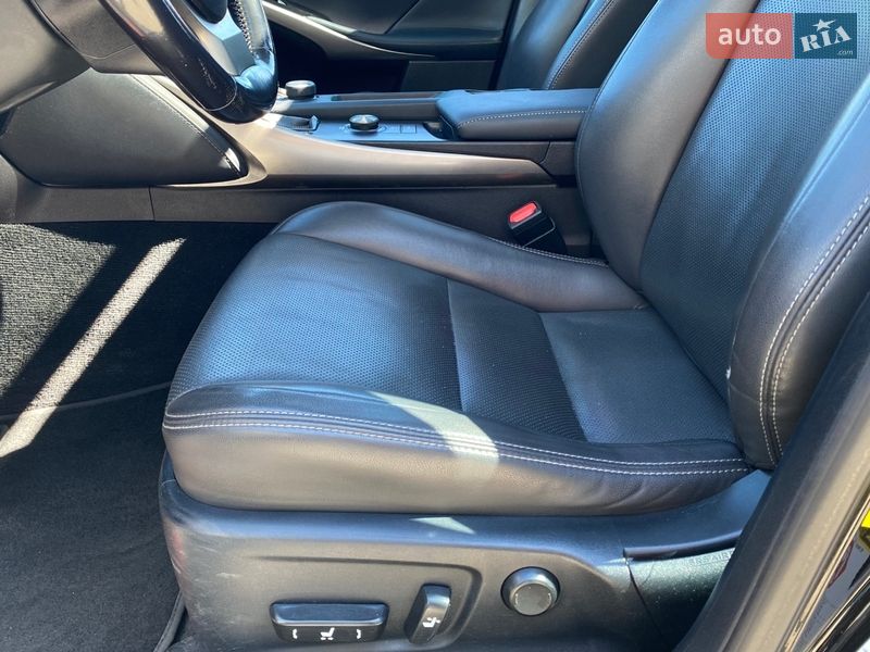 Седан Lexus IS 2016 в Києві