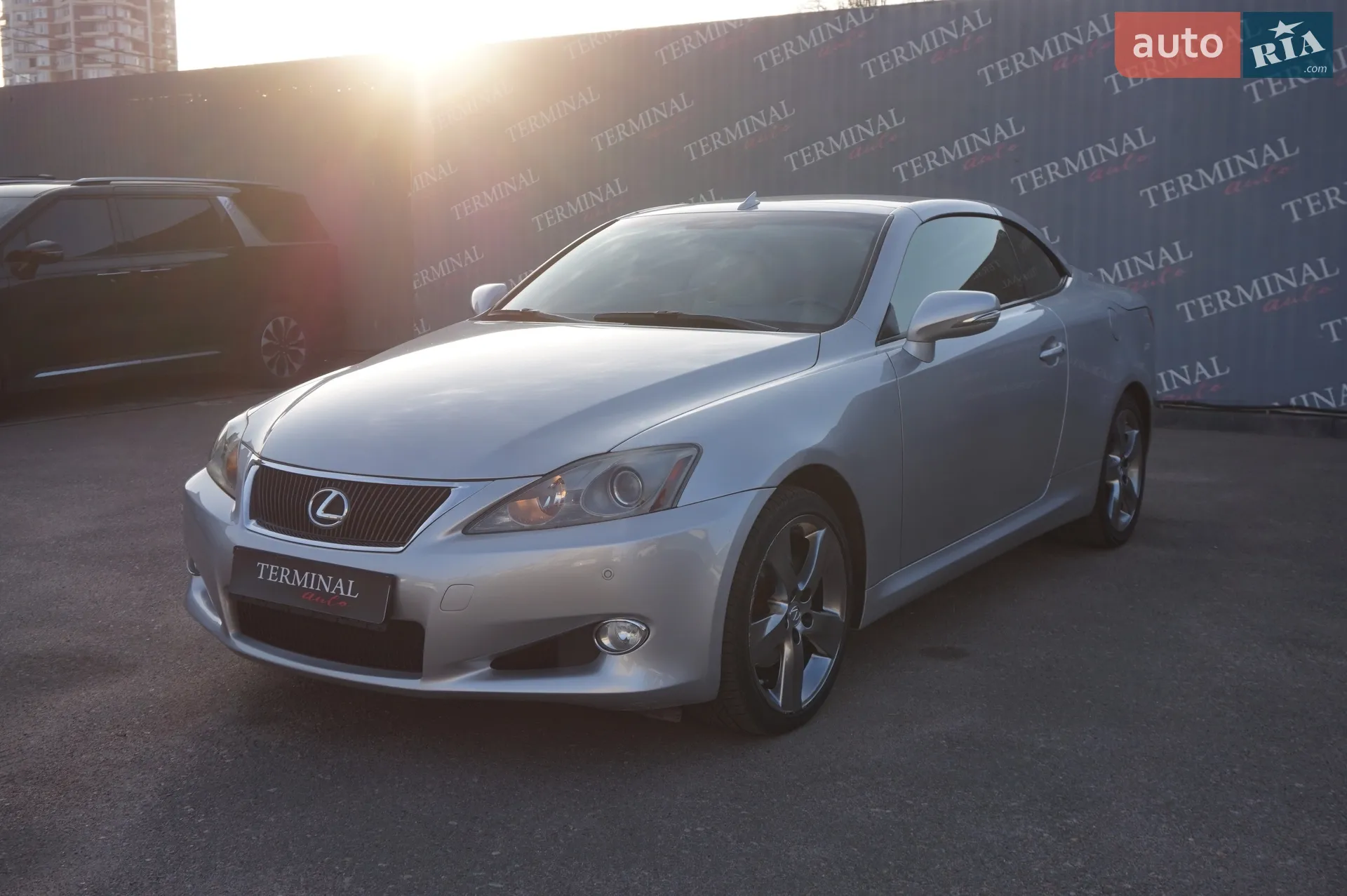 2010 Lexus IS - мініатюра 2
