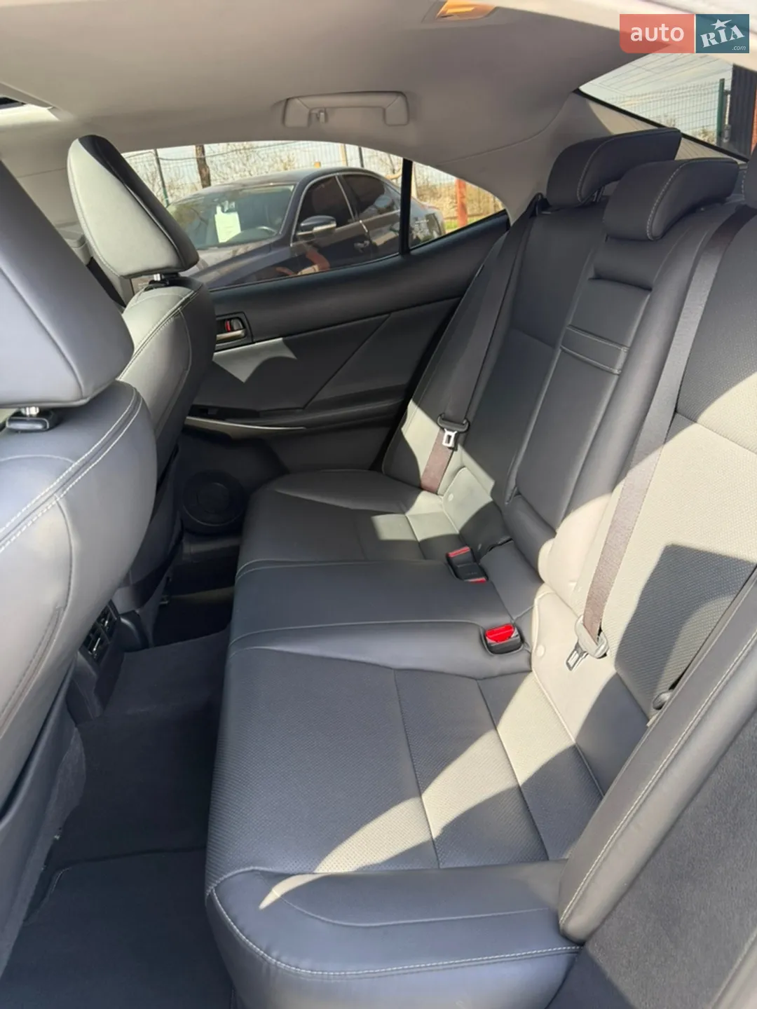 2019 Lexus IS - мініатюра 25