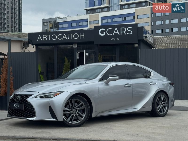Lexus IS 2021