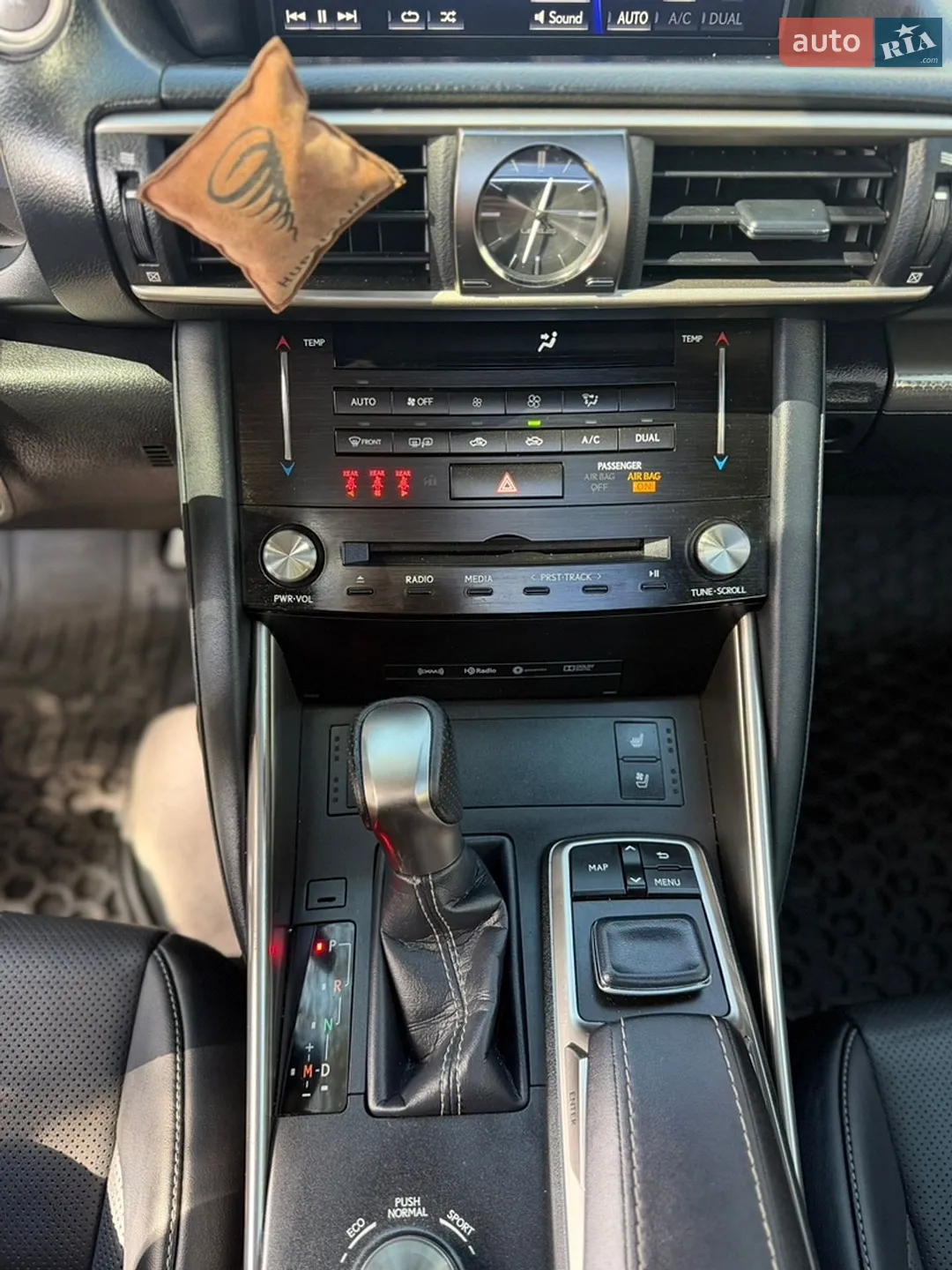 2017 Lexus IS - мініатюра 11