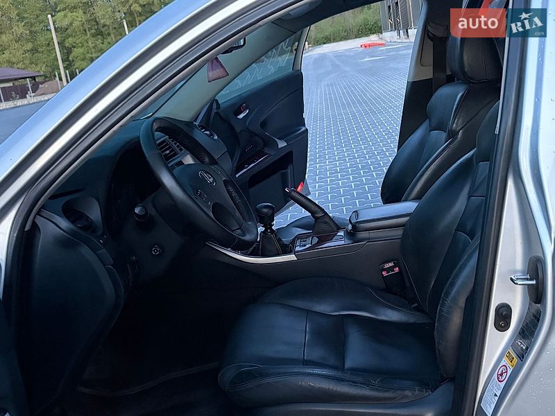 Седан Lexus IS 2005 в Тернополі