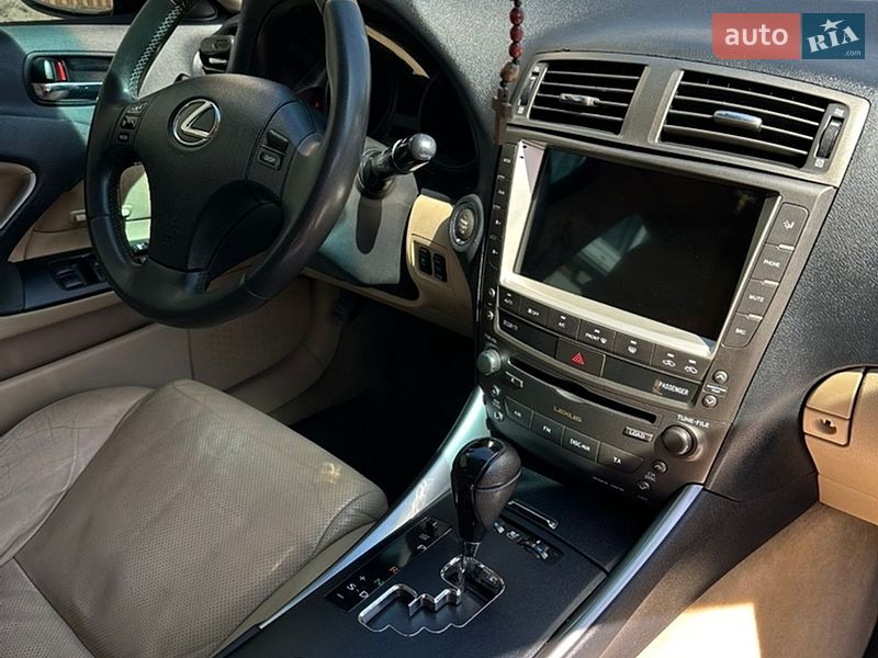 Седан Lexus IS 2007 в Тростянце