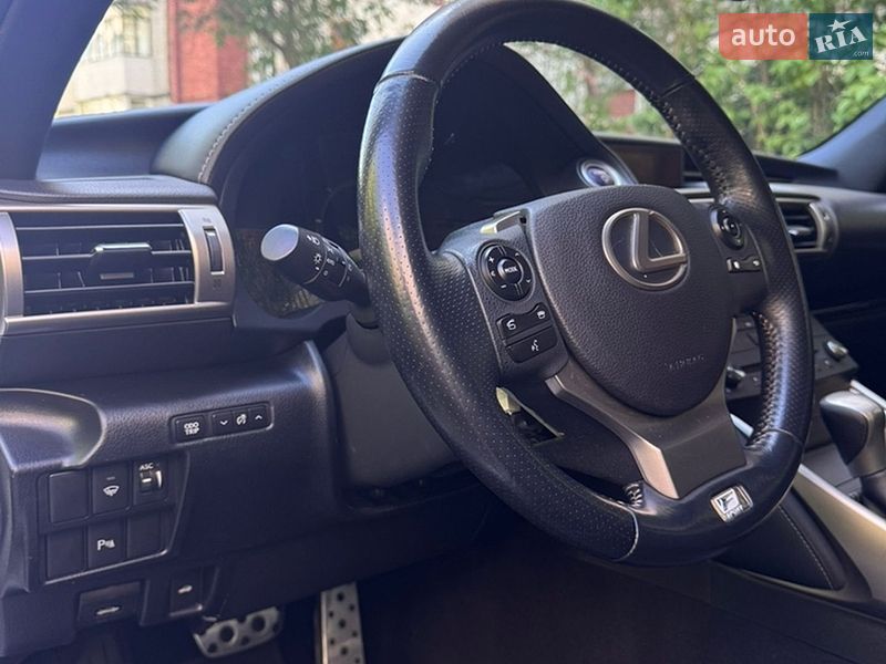 Седан Lexus IS 2014 в Львові
