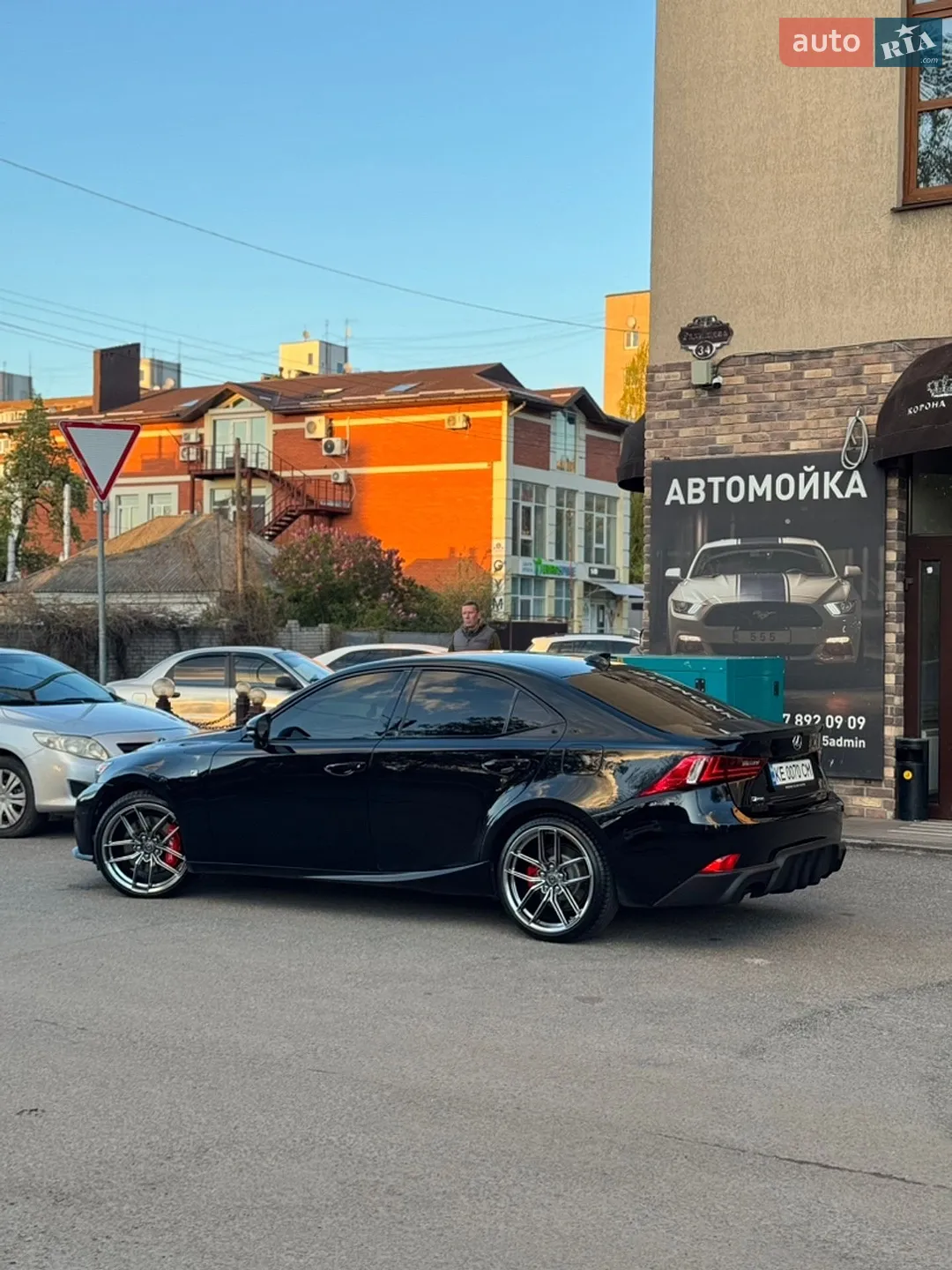 2016 Lexus IS - мініатюра 2