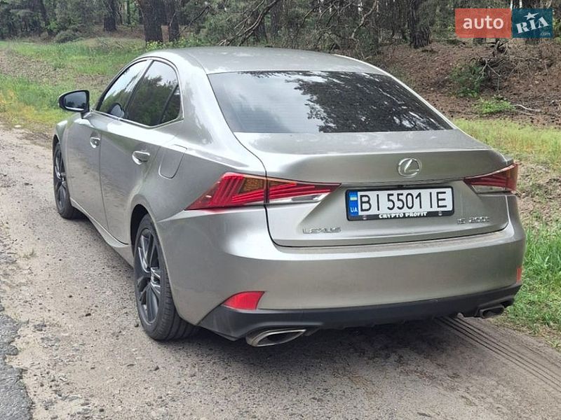 Седан Lexus IS 2017 в Миргороді