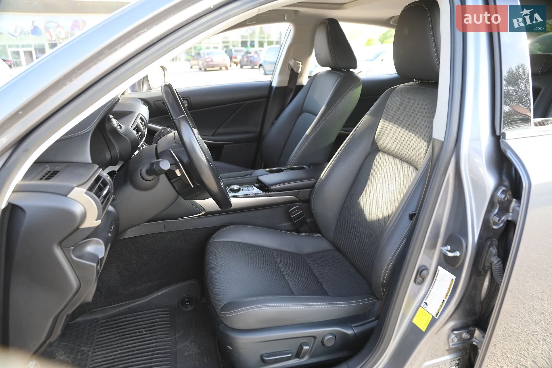 2019 Lexus IS - мініатюра 12