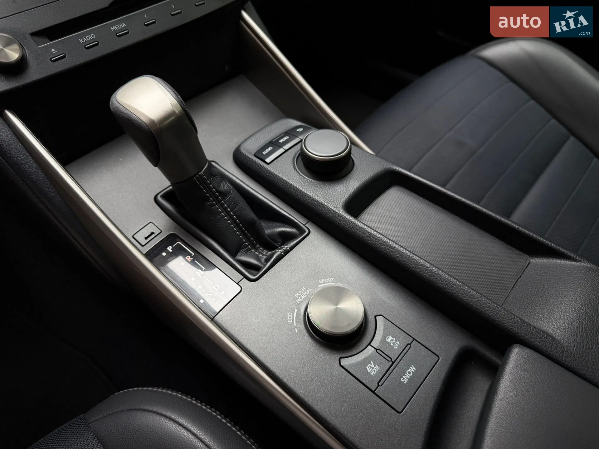 2016 Lexus IS - мініатюра 26