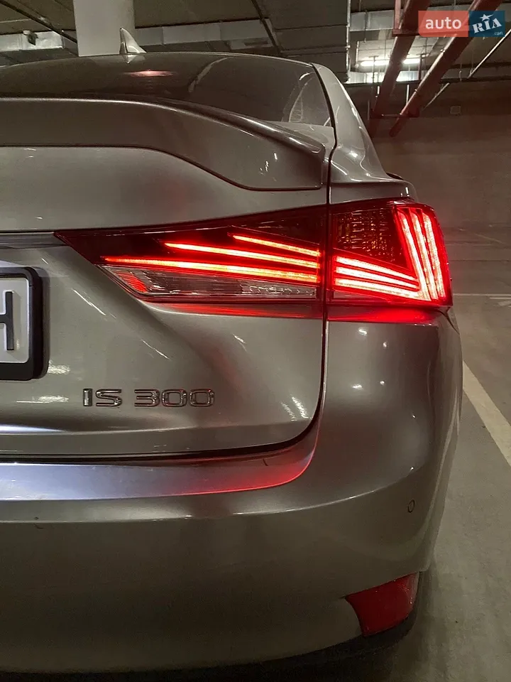 2017 Lexus IS - мініатюра 5